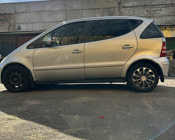 Серый Мерседес А класс, объемом двигателя 1.4 л и пробегом 220 тыс. км за 3700 $, фото 2 на Automoto.ua