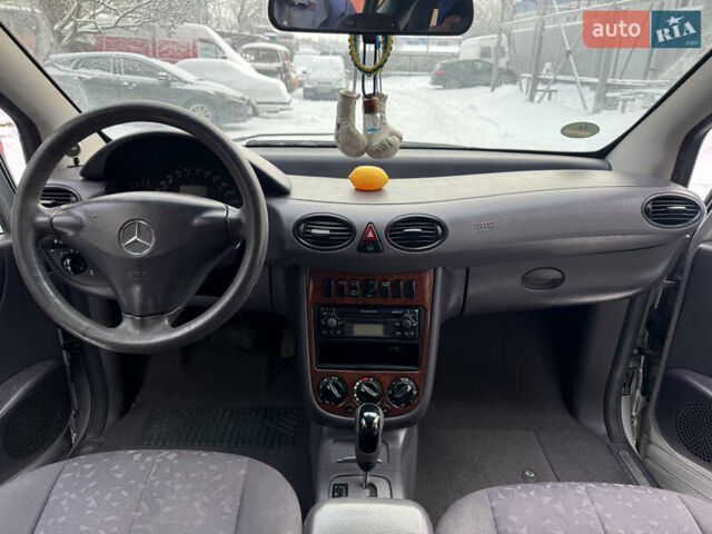 Серый Мерседес А класс, объемом двигателя 1.6 л и пробегом 224 тыс. км за 4500 $, фото 6 на Automoto.ua
