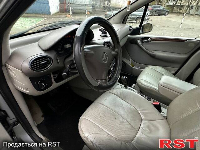 Серый Мерседес А класс, объемом двигателя 1.9 л и пробегом 273 тыс. км за 3800 $, фото 6 на Automoto.ua