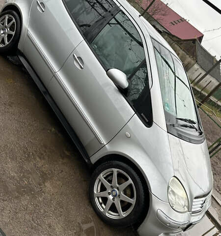 Серый Мерседес А класс, объемом двигателя 1.9 л и пробегом 245 тыс. км за 5200 $, фото 3 на Automoto.ua