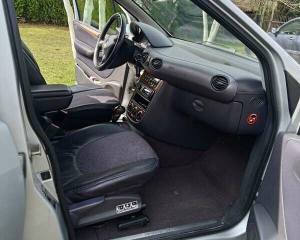 Серый Мерседес А класс, объемом двигателя 1.7 л и пробегом 235 тыс. км за 4000 $, фото 7 на Automoto.ua