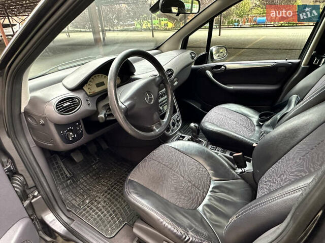 Мерседес А класс 2001 в Одессе на Automoto.ua Серый Мерседес А класс, объемом двигателя 1.6 л и пробегом 301 тыс. км за 3500 $, фото 13 на Automoto.ua
