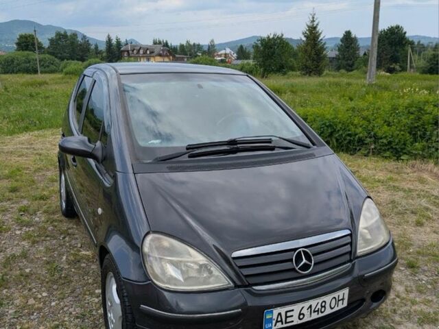 Серый Мерседес А класс, объемом двигателя 1.7 л и пробегом 320 тыс. км за 3500 $, фото 2 на Automoto.ua