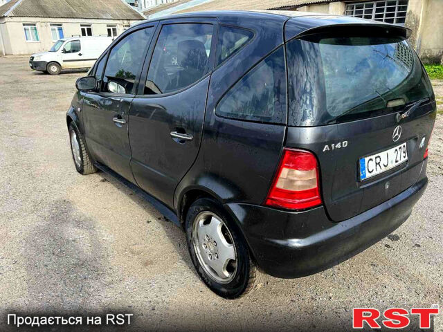 Серый Мерседес А класс, объемом двигателя 1.4 л и пробегом 254 тыс. км за 1000 $, фото 2 на Automoto.ua