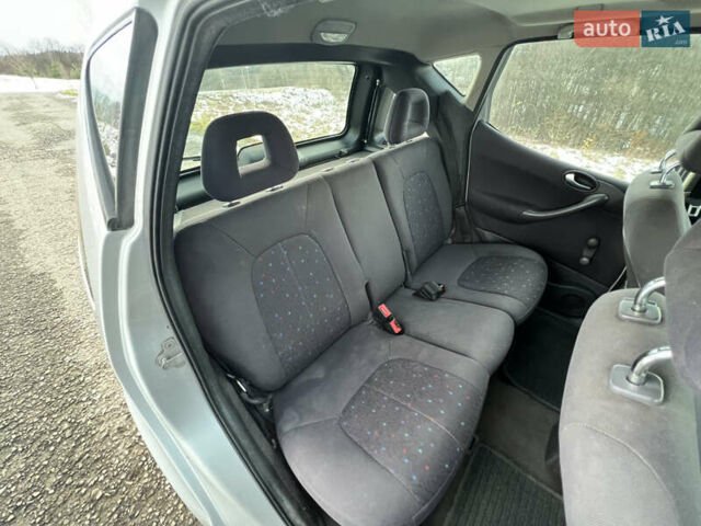 Серый Мерседес А класс, объемом двигателя 1.7 л и пробегом 213 тыс. км за 2999 $, фото 18 на Automoto.ua