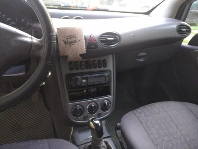 Мерседес А клас 2001 у Дніпро (Дніпропетровську) на Automoto.ua Сірий Мерседес А клас, об'ємом двигуна 1.4 л та пробігом 215 тис. км за 2900 $, фото 4 на Automoto.ua