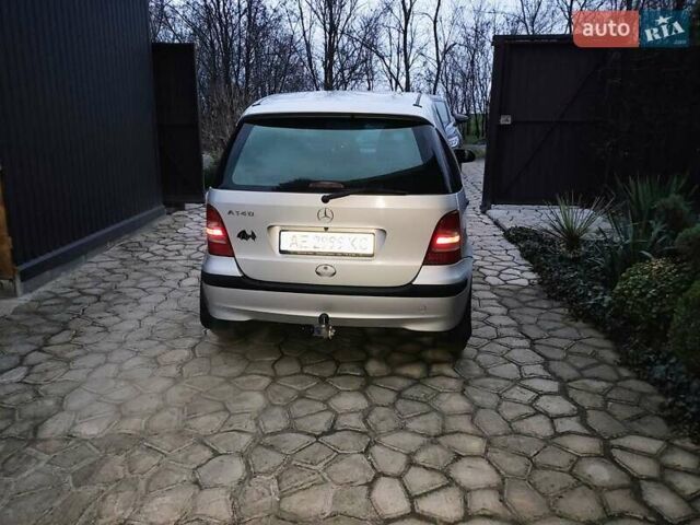 Серый Мерседес А класс, объемом двигателя 1.4 л и пробегом 220 тыс. км за 3800 $, фото 6 на Automoto.ua