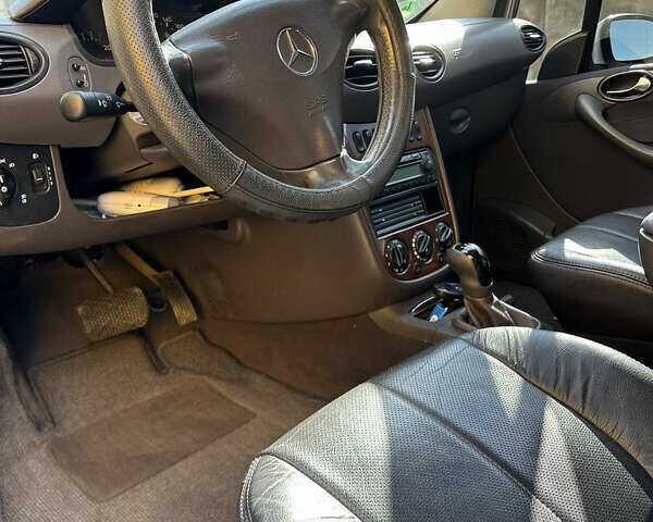 Серый Мерседес А класс, объемом двигателя 1.4 л и пробегом 220 тыс. км за 3700 $, фото 3 на Automoto.ua