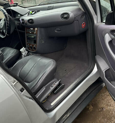 Серый Мерседес А класс, объемом двигателя 1.9 л и пробегом 245 тыс. км за 5200 $, фото 5 на Automoto.ua