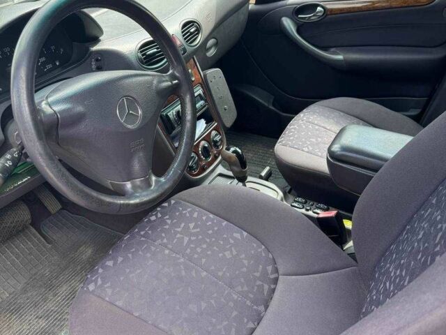 Серый Мерседес А класс, объемом двигателя 1.7 л и пробегом 320 тыс. км за 2000 $, фото 8 на Automoto.ua