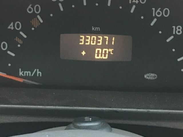 Серый Мерседес А класс, объемом двигателя 1.7 л и пробегом 350 тыс. км за 3300 $, фото 5 на Automoto.ua