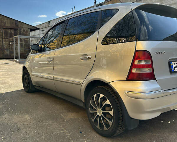 Серый Мерседес А класс, объемом двигателя 1.4 л и пробегом 220 тыс. км за 3700 $, фото 1 на Automoto.ua