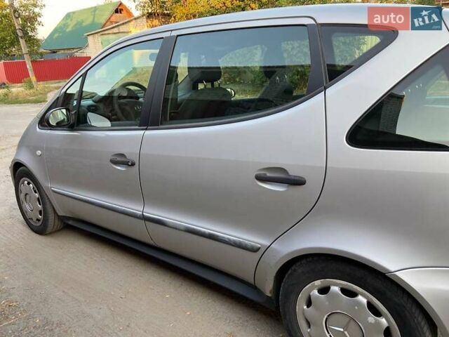 Сірий Мерседес А клас, об'ємом двигуна 1.7 л та пробігом 330 тис. км за 3900 $, фото 5 на Automoto.ua
