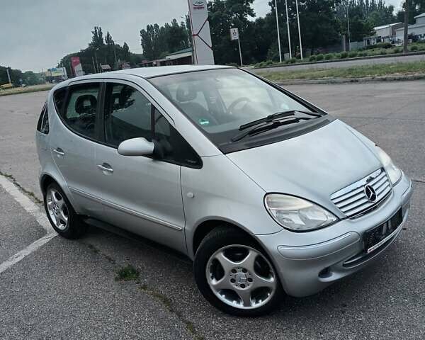 Серый Мерседес А класс, объемом двигателя 1.9 л и пробегом 230 тыс. км за 4500 $, фото 2 на Automoto.ua