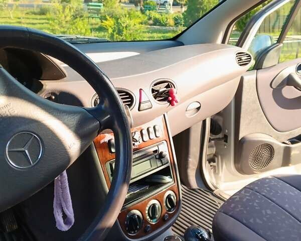 Мерседес А класс 2002 в Одессе на Automoto.ua Серый Мерседес А класс, объемом двигателя 1.6 л и пробегом 226 тыс. км за 3000 $, фото 6 на Automoto.ua