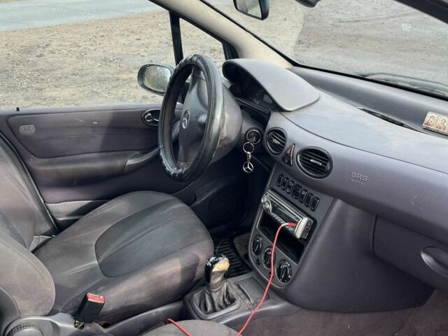 Серый Мерседес А класс, объемом двигателя 1.7 л и пробегом 288 тыс. км за 2300 $, фото 5 на Automoto.ua