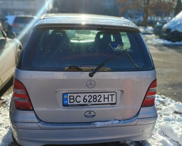 Серый Мерседес А класс, объемом двигателя 1.6 л и пробегом 170 тыс. км за 4000 $, фото 1 на Automoto.ua