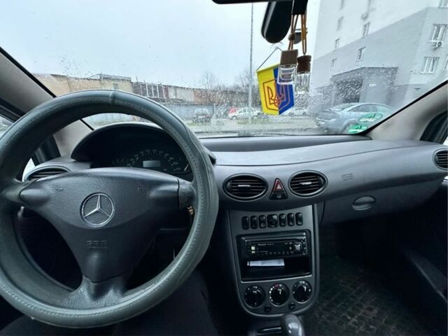 Серый Мерседес А класс, объемом двигателя 1.7 л и пробегом 300 тыс. км за 1893 $, фото 4 на Automoto.ua