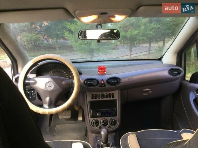 Серый Мерседес А класс, объемом двигателя 1.4 л и пробегом 220 тыс. км за 3000 $, фото 3 на Automoto.ua