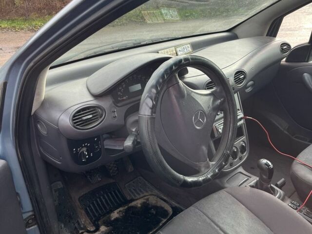 Серый Мерседес А класс, объемом двигателя 1.7 л и пробегом 288 тыс. км за 2300 $, фото 7 на Automoto.ua