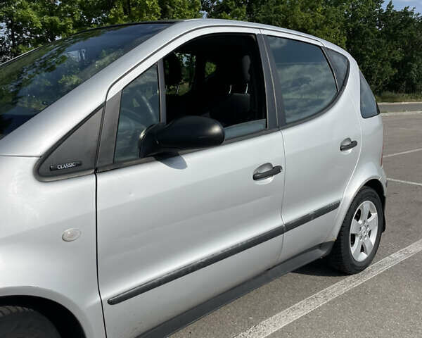 Сірий Мерседес А клас, об'ємом двигуна 1.69 л та пробігом 210 тис. км за 3200 $, фото 2 на Automoto.ua