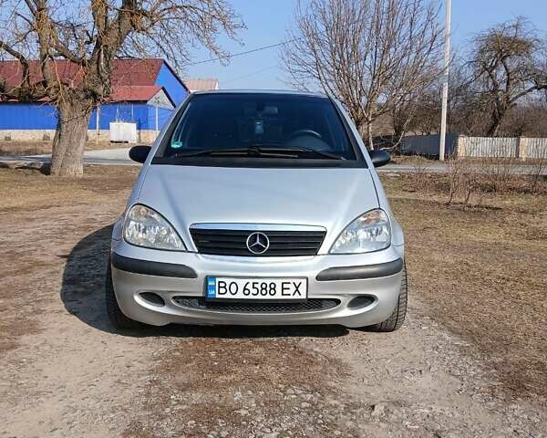 Серый Мерседес А класс, объемом двигателя 1.69 л и пробегом 185 тыс. км за 4300 $, фото 1 на Automoto.ua