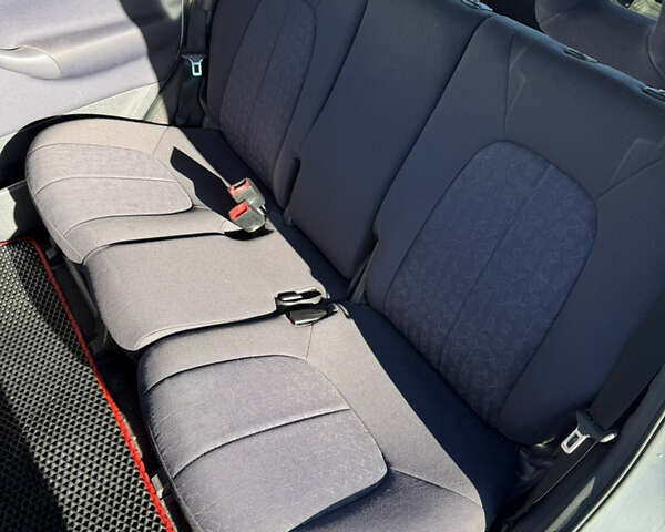 Серый Мерседес А класс, объемом двигателя 1.6 л и пробегом 297 тыс. км за 3000 $, фото 7 на Automoto.ua