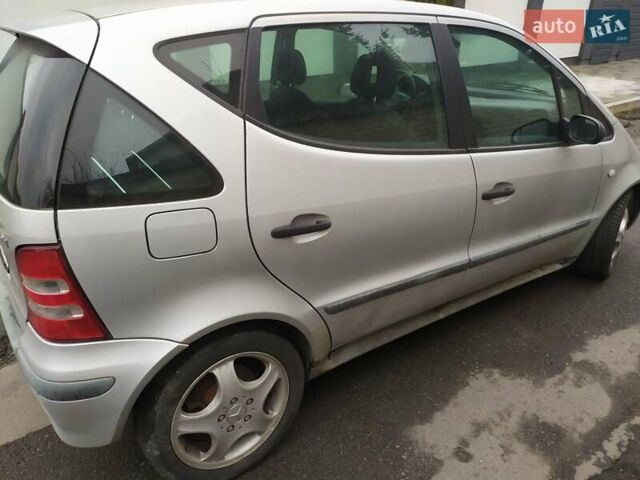 Серый Мерседес А класс, объемом двигателя 1.7 л и пробегом 220 тыс. км за 1600 $, фото 2 на Automoto.ua