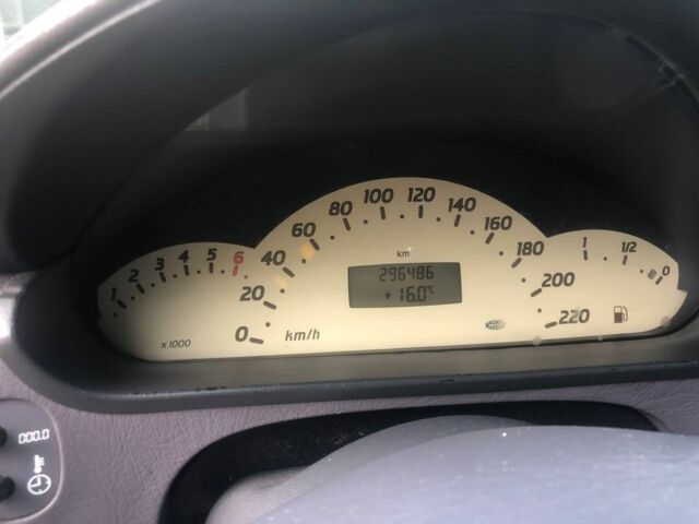 Серый Мерседес А класс, объемом двигателя 1.9 л и пробегом 296 тыс. км за 3700 $, фото 7 на Automoto.ua