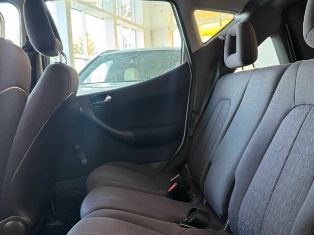 Серый Мерседес А класс, объемом двигателя 1.6 л и пробегом 244 тыс. км за 4450 $, фото 18 на Automoto.ua