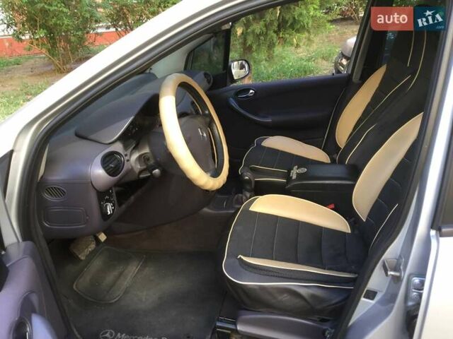 Серый Мерседес А класс, объемом двигателя 1.4 л и пробегом 220 тыс. км за 3000 $, фото 2 на Automoto.ua