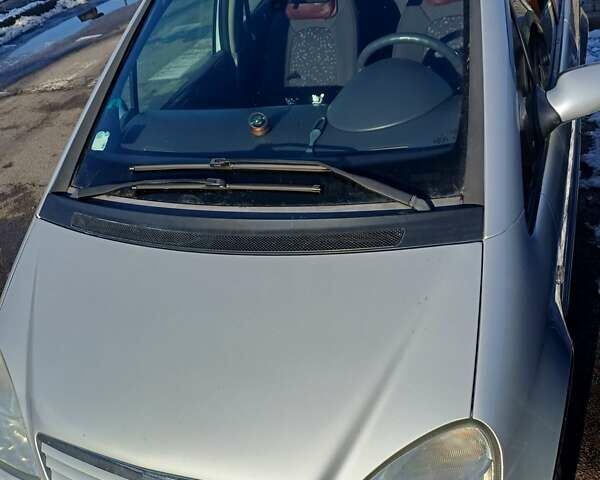 Серый Мерседес А класс, объемом двигателя 1.6 л и пробегом 170 тыс. км за 4000 $, фото 4 на Automoto.ua