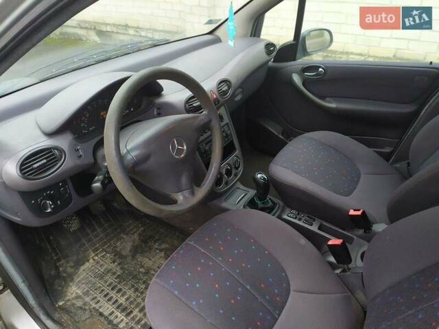 Серый Мерседес А класс, объемом двигателя 1.7 л и пробегом 220 тыс. км за 1600 $, фото 6 на Automoto.ua