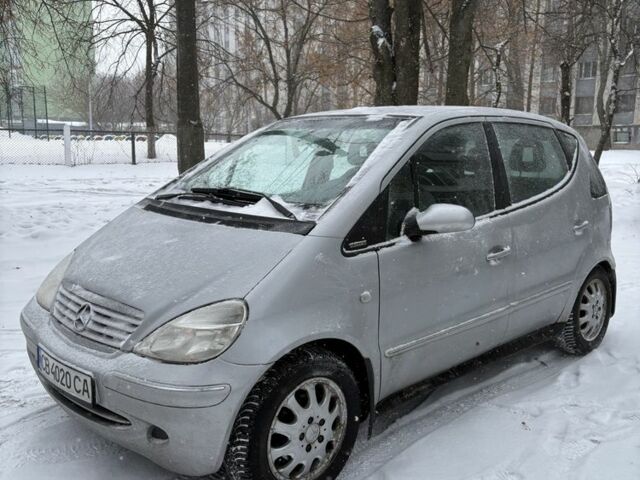 Серый Мерседес А класс, объемом двигателя 1.6 л и пробегом 218 тыс. км за 4300 $, фото 1 на Automoto.ua