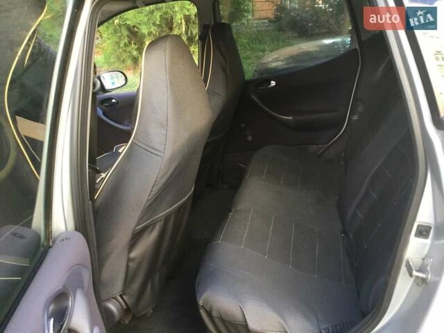 Серый Мерседес А класс, объемом двигателя 1.4 л и пробегом 220 тыс. км за 3000 $, фото 4 на Automoto.ua