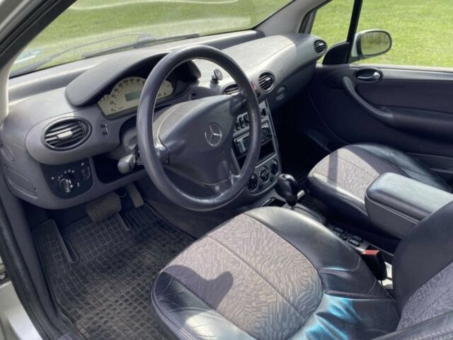 Серый Мерседес А класс, объемом двигателя 1.9 л и пробегом 250 тыс. км за 4200 $, фото 7 на Automoto.ua