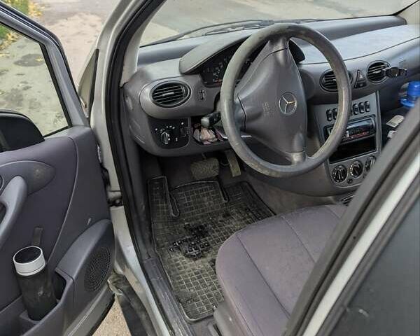 Серый Мерседес А класс, объемом двигателя 1.7 л и пробегом 192 тыс. км за 3450 $, фото 12 на Automoto.ua