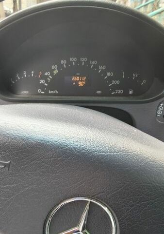 Серый Мерседес А класс, объемом двигателя 1.7 л и пробегом 260 тыс. км за 3950 $, фото 1 на Automoto.ua