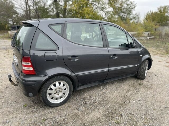 Мерседес А класс 2003 в Кременчуге на Automoto.ua Серый Мерседес А класс, объемом двигателя 1.6 л и пробегом 202 тыс. км за 3600 $, фото 4 на Automoto.ua