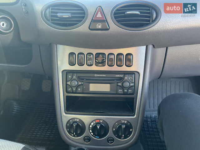 Сірий Мерседес А клас, об'ємом двигуна 1.6 л та пробігом 184 тис. км за 3400 $, фото 18 на Automoto.ua