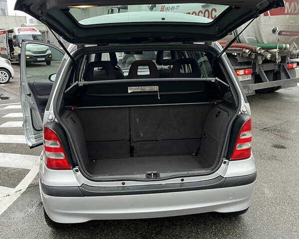 Серый Мерседес А класс, объемом двигателя 1.69 л и пробегом 163 тыс. км за 4200 $, фото 7 на Automoto.ua