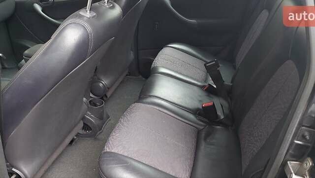 Серый Мерседес А класс, объемом двигателя 1.9 л и пробегом 172 тыс. км за 4400 $, фото 22 на Automoto.ua