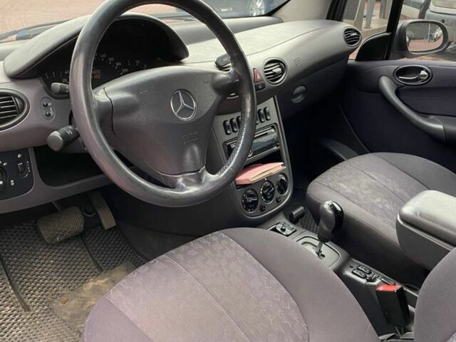 Серый Мерседес А класс, объемом двигателя 1.7 л и пробегом 315 тыс. км за 4000 $, фото 6 на Automoto.ua