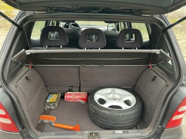 Мерседес А класс 2003 в Кременчуге на Automoto.ua Серый Мерседес А класс, объемом двигателя 1.6 л и пробегом 202 тыс. км за 3600 $, фото 10 на Automoto.ua