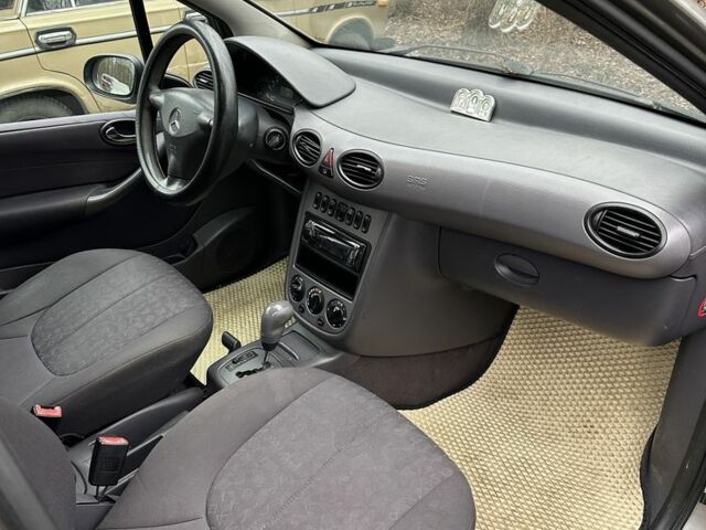 Серый Мерседес А класс, объемом двигателя 1.6 л и пробегом 179 тыс. км за 3550 $, фото 4 на Automoto.ua