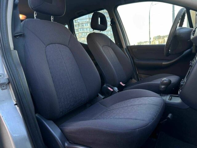 Серый Мерседес А класс, объемом двигателя 1.6 л и пробегом 155 тыс. км за 3690 $, фото 11 на Automoto.ua