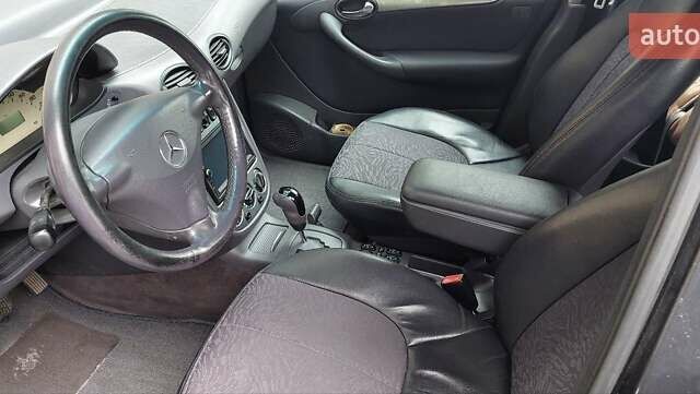 Серый Мерседес А класс, объемом двигателя 1.9 л и пробегом 172 тыс. км за 4400 $, фото 24 на Automoto.ua