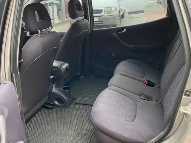 Серый Мерседес А класс, объемом двигателя 1.7 л и пробегом 315 тыс. км за 4000 $, фото 3 на Automoto.ua