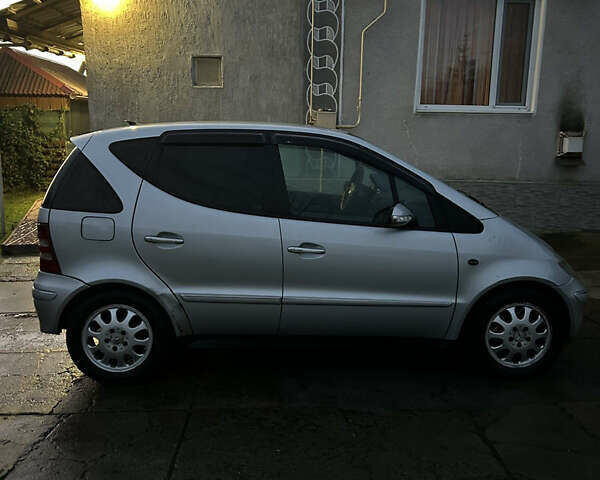 Серый Мерседес А класс, объемом двигателя 1.7 л и пробегом 300 тыс. км за 2900 $, фото 3 на Automoto.ua