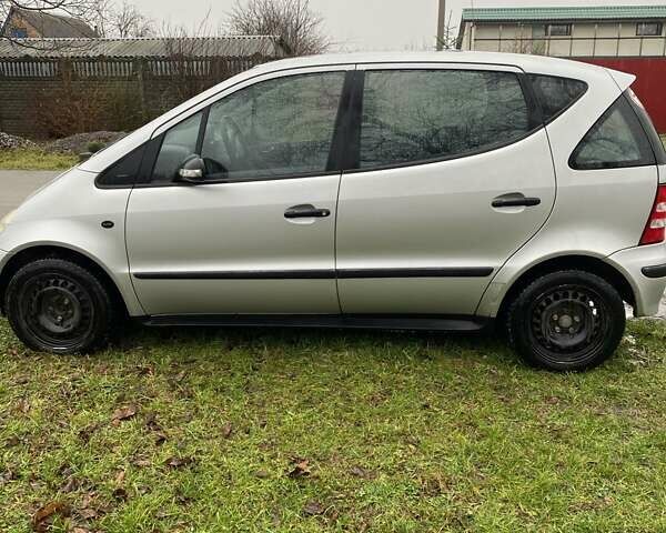 Серый Мерседес А класс, объемом двигателя 1.6 л и пробегом 219 тыс. км за 5800 $, фото 1 на Automoto.ua